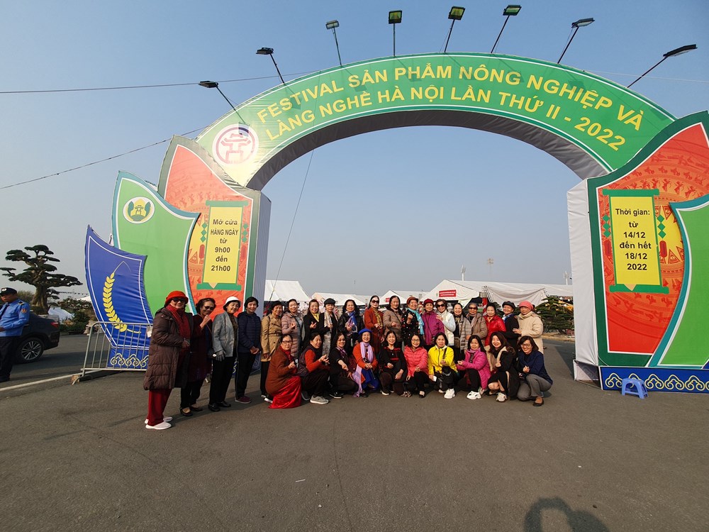 CLB Phụ nữ Thủ đô thăm Festival sản phẩm nông nghiệp và làng nghề Hà Nội  - ảnh 1