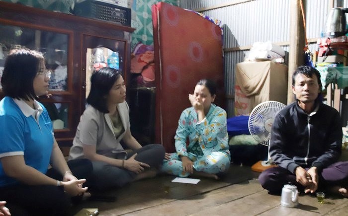 Lãnh đạo Hội LHPN Việt Nam thăm hỏi, động viên gia đình bé trai 10 tuổi rơi xuống trụ bê tông - ảnh 1