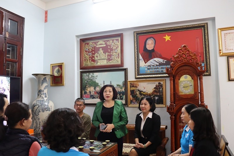 Lãnh đạo Hội LHPN Hà Nội thăm, chúc Tết các đối tượng chính sách nhân dịp Tết Nguyên đán Quý Mão - ảnh 2