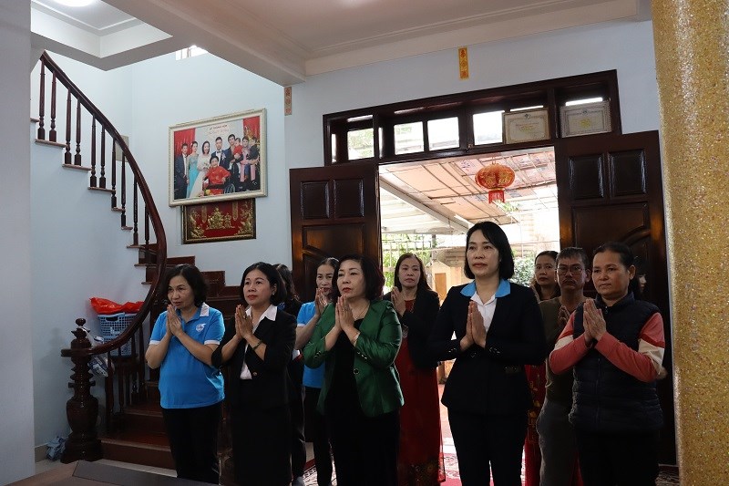 Lãnh đạo Hội LHPN Hà Nội thăm, chúc Tết các đối tượng chính sách nhân dịp Tết Nguyên đán Quý Mão - ảnh 3