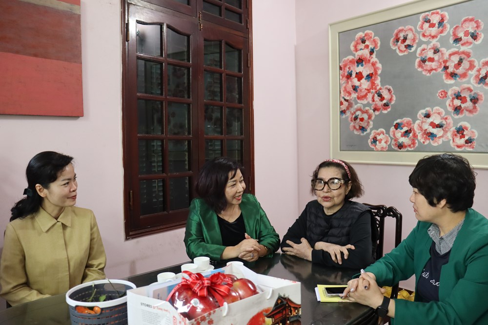 Lãnh đạo Hội LHPN Hà Nội thăm, chúc Tết các đối tượng chính sách nhân dịp Tết Nguyên đán Quý Mão - ảnh 7