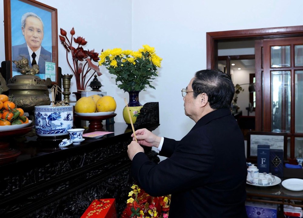 Thủ tướng Phạm Minh Chính dâng hương tưởng niệm cố Thủ tướng Phạm Văn Đồng, Đại tướng Võ Nguyên Giáp - ảnh 1