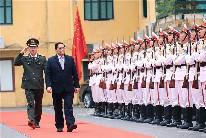 Thủ tướng Phạm Minh Chính kiểm tra, chúc Tết các lực lượng Công an, Quốc phòng trực Tết - ảnh 5