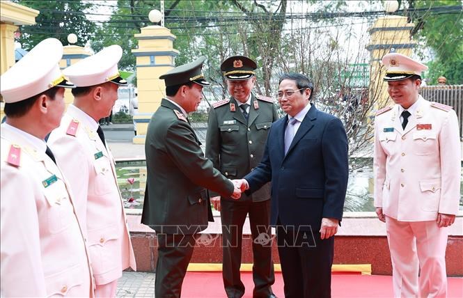 Thủ tướng Phạm Minh Chính kiểm tra, chúc Tết các lực lượng Công an, Quốc phòng trực Tết - ảnh 2