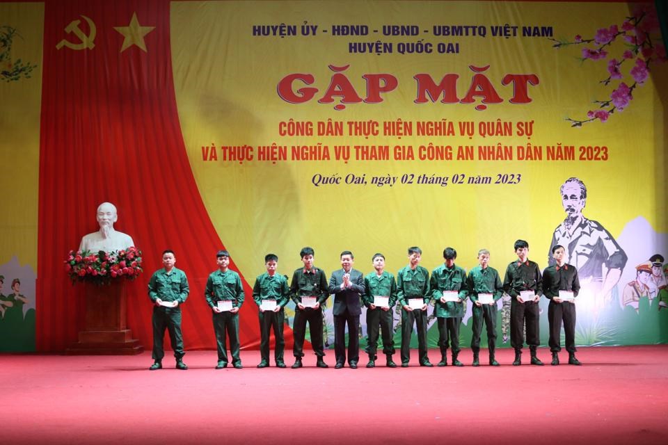 Hà Nội tổ chức gặp mặt, động viên tân binh trước lên đường nhập ngũ năm 2023 - ảnh 2