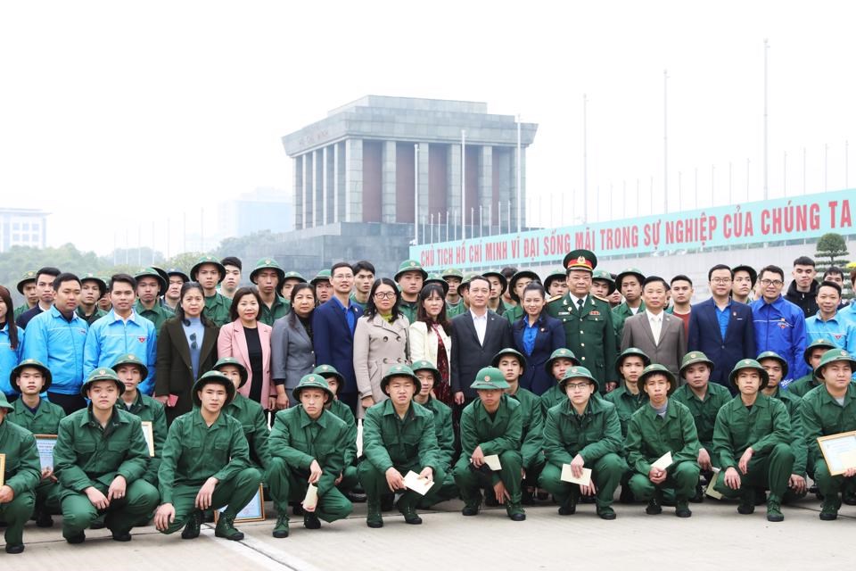 Hà Nội tổ chức gặp mặt, động viên tân binh trước lên đường nhập ngũ năm 2023 - ảnh 1