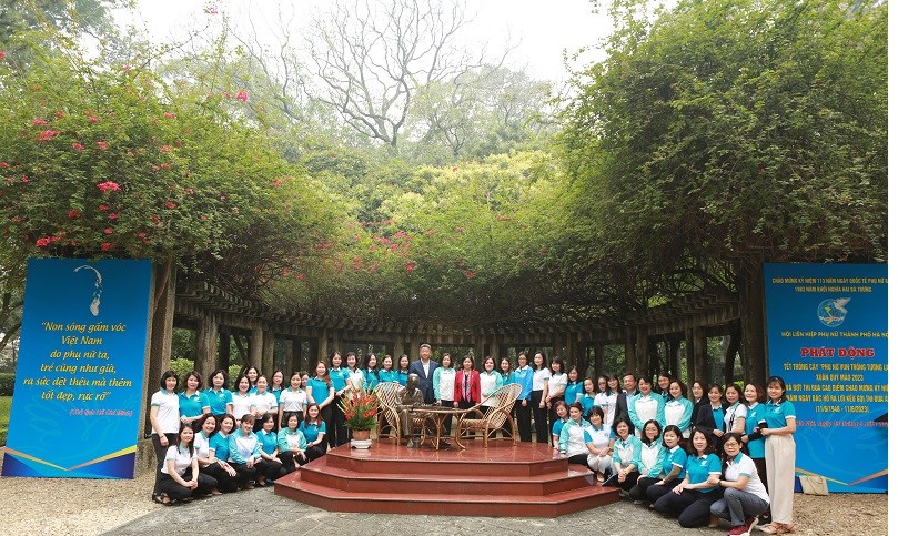 Hội LHPN Hà Nội tổ chức Tết trồng cây tại khu Di tích Chủ tịch Hồ Chí Minh - ảnh 3