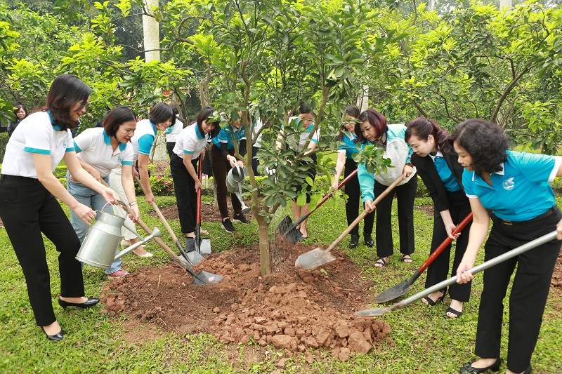 Hội LHPN Hà Nội tổ chức Tết trồng cây tại khu Di tích Chủ tịch Hồ Chí Minh - ảnh 7