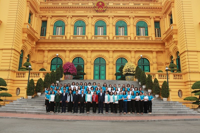 Hội LHPN Hà Nội tổ chức Tết trồng cây tại khu Di tích Chủ tịch Hồ Chí Minh - ảnh 1