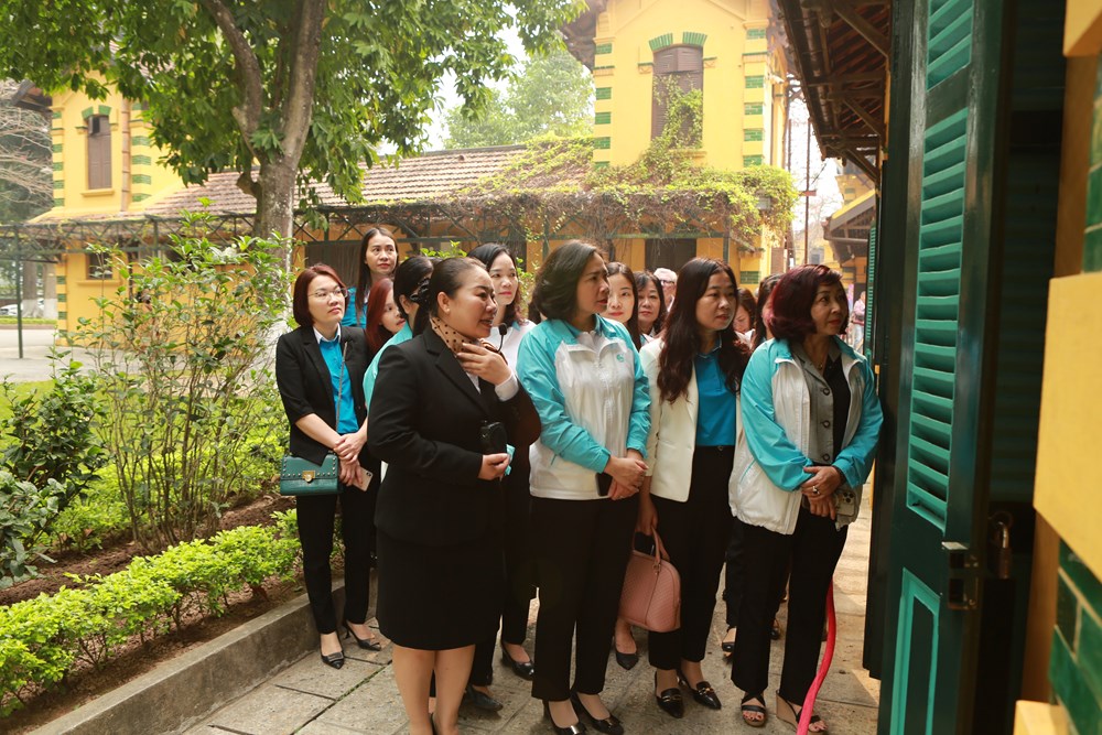 Hội LHPN Hà Nội tổ chức Tết trồng cây tại khu Di tích Chủ tịch Hồ Chí Minh - ảnh 8