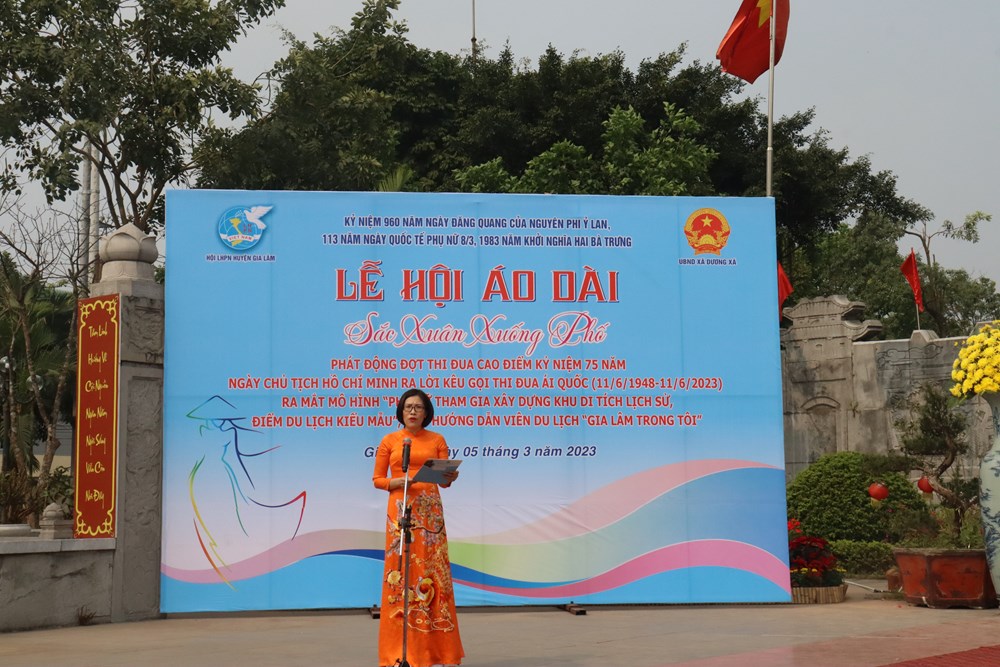 Gần 1.000 phụ nữ huyện Gia Lâm tham gia đồng diễn dân vũ áo dài “Sắc xuân xuống phố” - ảnh 2