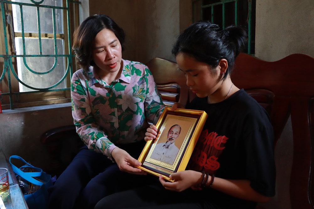 Hội LHPN Hà Nội:  Thăm tặng quà trẻ mồ côi tại huyện Thanh Oai và Hà Đông - ảnh 1