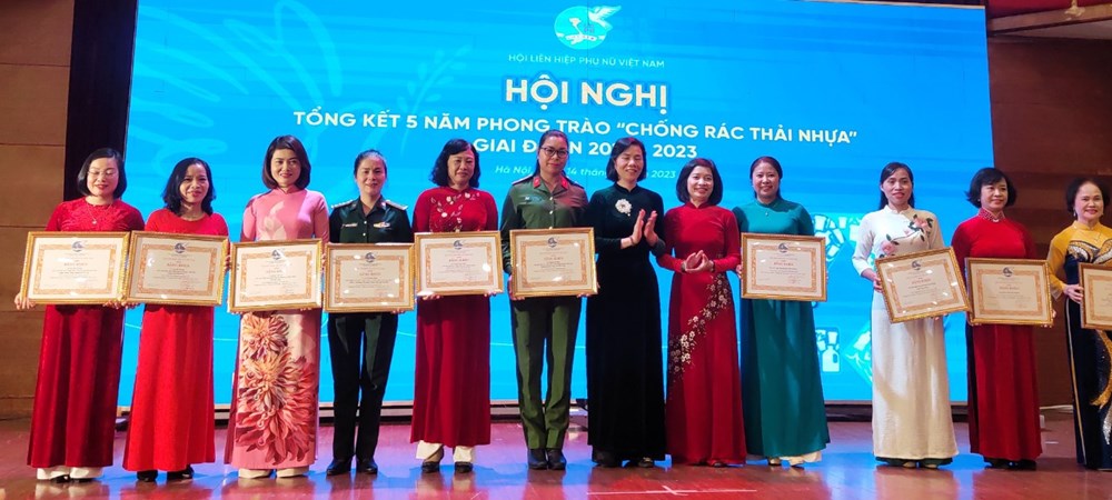 Hội LHPN Việt Nam khen thưởng 129 tập thể, cá nhân có thành tích xuất sắc trong phong trào “Chống rác thải nhựa”  - ảnh 7