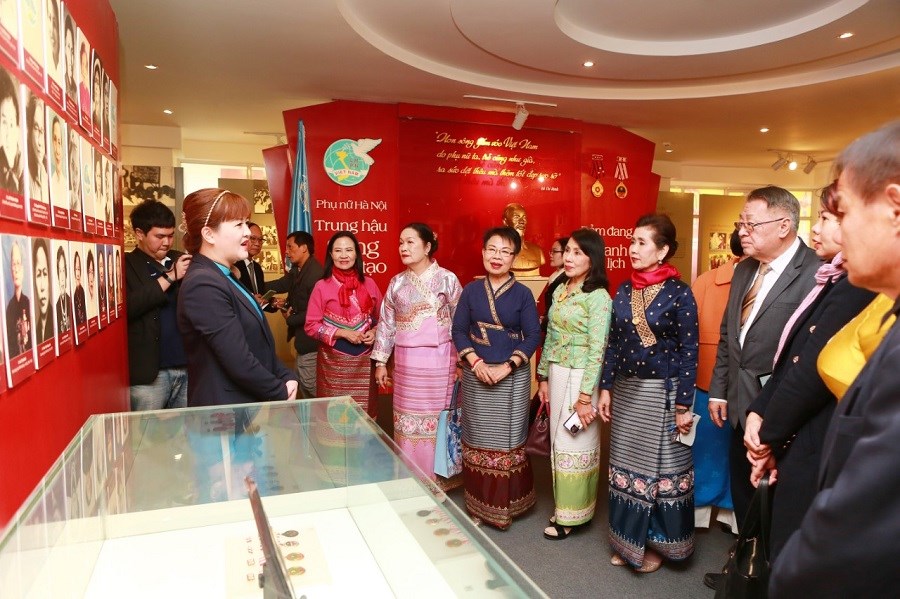 Đoàn công tác Hội Nhà báo tỉnh Chiang Mai (Thái Lan) sang thăm và làm việc với Hội LHPN Hà Nội và báo Phụ nữ Thủ đô - ảnh 10