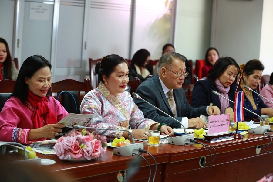 Đoàn công tác Hội Nhà báo tỉnh Chiang Mai (Thái Lan) sang thăm và làm việc với Hội LHPN Hà Nội và báo Phụ nữ Thủ đô - ảnh 3