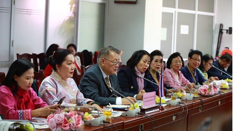 Đoàn công tác Hội Nhà báo tỉnh Chiang Mai (Thái Lan) sang thăm và làm việc với Hội LHPN Hà Nội và báo Phụ nữ Thủ đô - ảnh 4