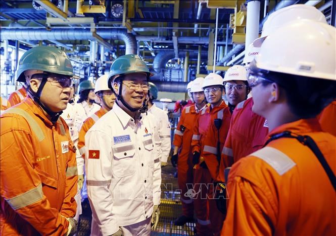 Chủ tịch nước Võ Văn Thưởng thăm, chúc Tết người lao động trên giàn khoan dầu khí - ảnh 4