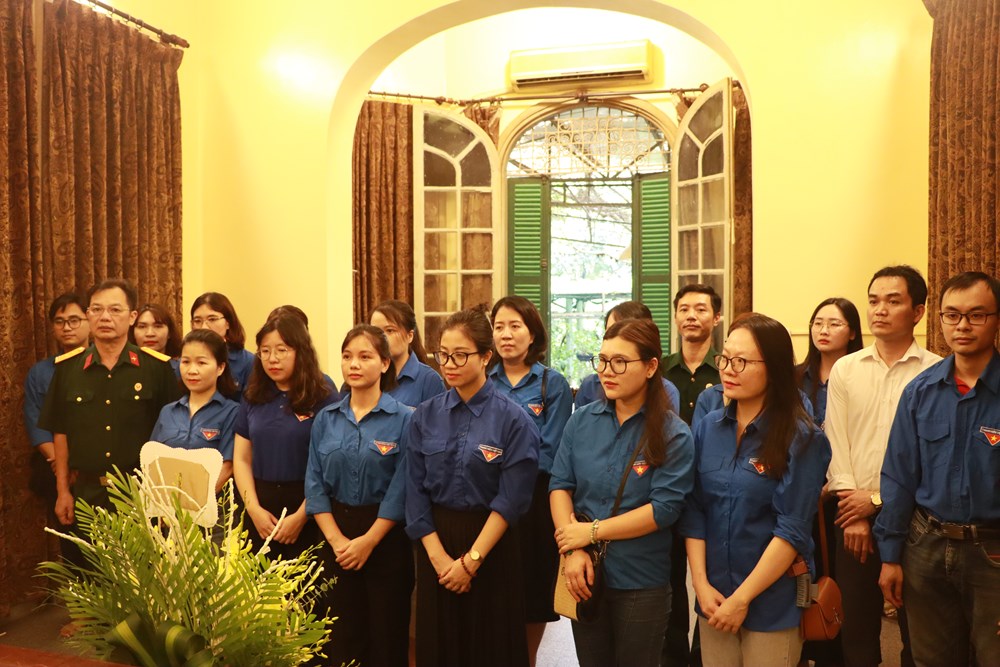 Đoàn công tác cơ quan Hội LHPN Hà Nội dâng hương tưởng niệm tại Tượng đài Bắc Sơn - ảnh 6