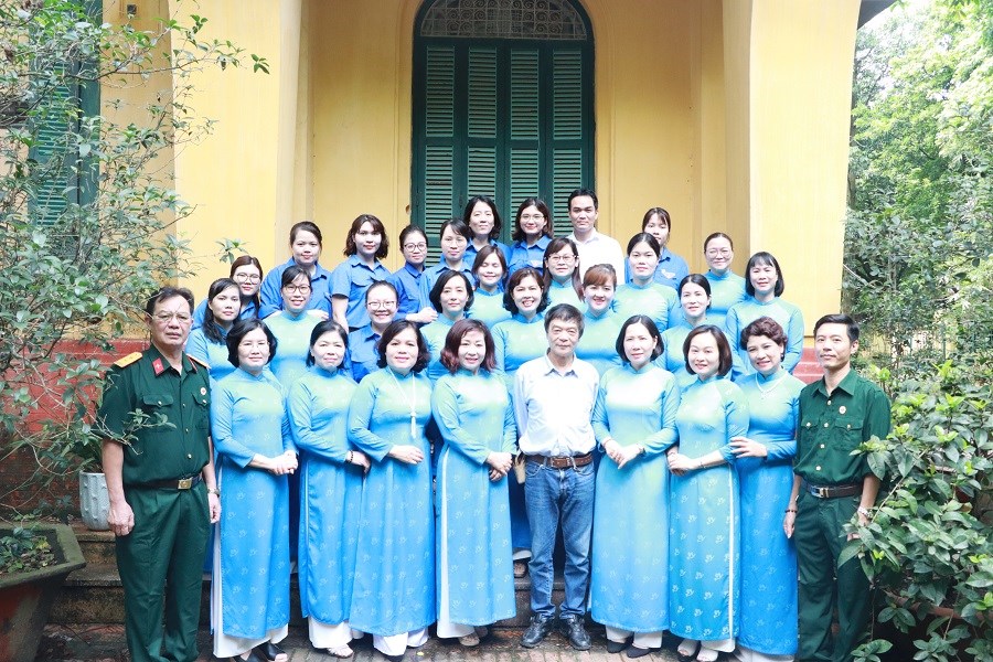 Đoàn công tác cơ quan Hội LHPN Hà Nội dâng hương tưởng niệm tại Tượng đài Bắc Sơn - ảnh 9