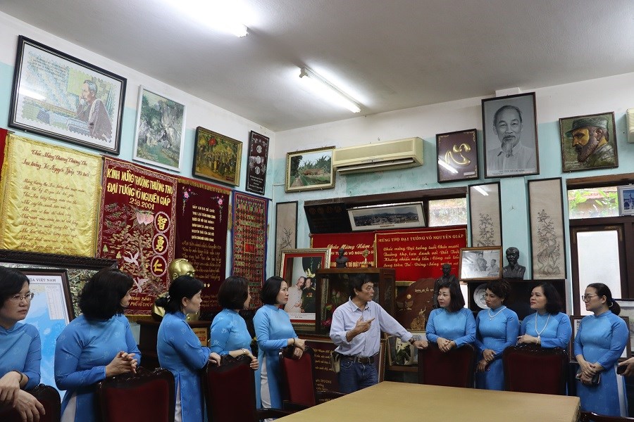 Đoàn công tác cơ quan Hội LHPN Hà Nội dâng hương tưởng niệm tại Tượng đài Bắc Sơn - ảnh 7