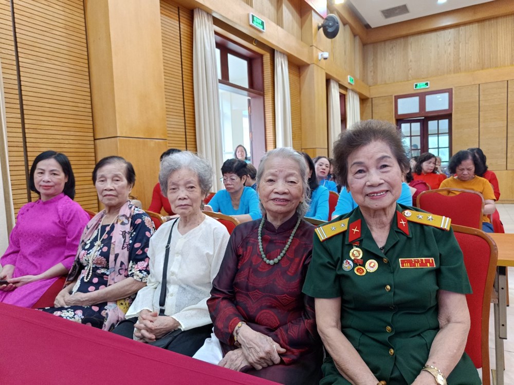Hội LHPN quận Hoàn Kiếm: Gặp mặt, giao lưu cán bộ, hội viên phụ nữ tham gia chiến dịch Điện Biên Phủ - ảnh 3