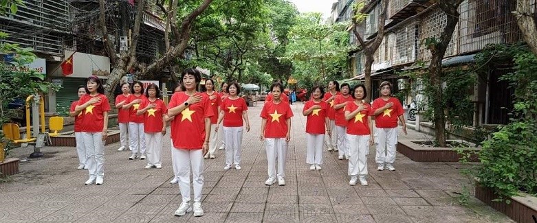 Ấn tượng màn đồng diễn dân vũ của Phụ nữ Thủ đô kỷ niệm Chiến thắng Điện Biên Phủ - ảnh 10