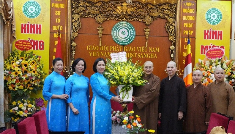 Hội LHPN Hà Nội: Thăm, chúc mừng Đại lễ Phật đản năm 2024 - ảnh 1