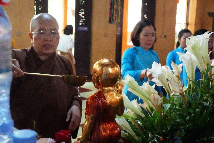 Hội LHPN Hà Nội: Thăm, chúc mừng Đại lễ Phật đản năm 2024 - ảnh 4