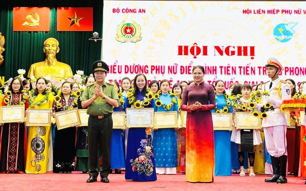 Biểu dương 66 tập thể và cá nhân điển hình tiên tiến trong phong trào toàn dân bảo vệ an ninh Tổ quốc - ảnh 1