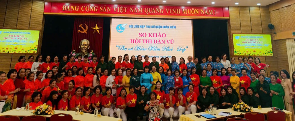 LHPN quận Hoàn Kiếm: Sôi nổi hội thi dân vũ  chào mừng 70 năm ngày Giải phóng Thủ đô 10/10 - ảnh 1