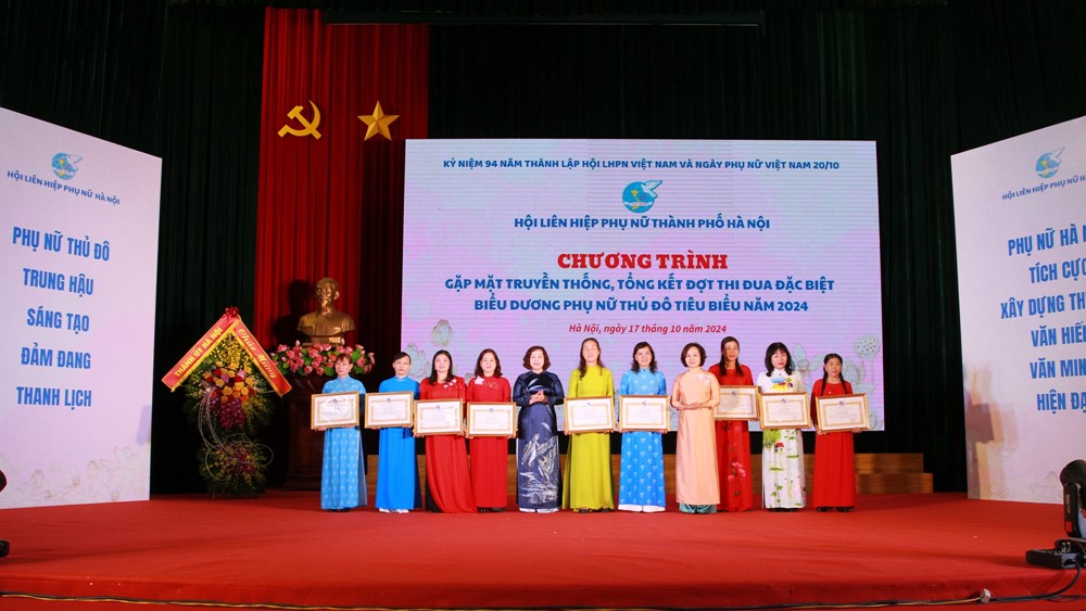 Thi đua làm nhiều việc tốt, xây dựng người phụ nữ Thủ đô “Trung hậu, Sáng tạo, Đảm đang, Thanh lịch” - ảnh 8