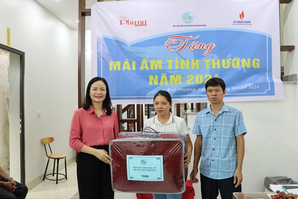 Hội LHPN Hà Nội: Trao tặng 3 mái ấm tình thương cho phụ nữ khó khăn tại huyện Đan Phượng - ảnh 9