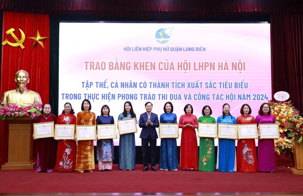 Hội LHPN quận Long Biên: Tổ chức nhiều hoạt động ý nghĩa chào mừng các ngày lễ lớn của Thủ đô và đất nước - ảnh 1