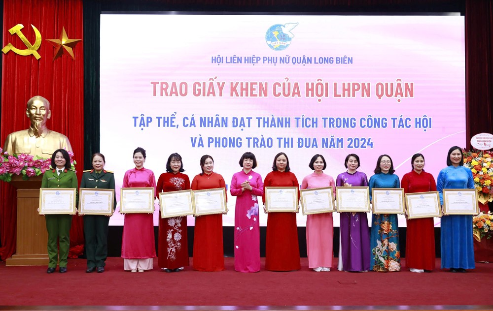 Hội LHPN quận Long Biên: Tổ chức nhiều hoạt động ý nghĩa chào mừng các ngày lễ lớn của Thủ đô và đất nước - ảnh 8