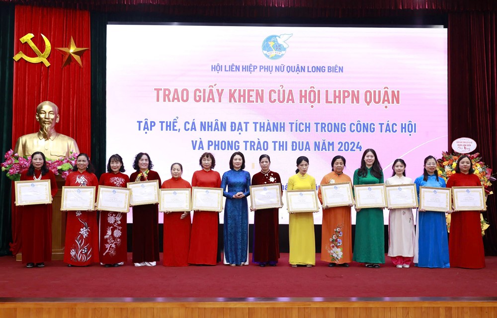 Hội LHPN quận Long Biên: Tổ chức nhiều hoạt động ý nghĩa chào mừng các ngày lễ lớn của Thủ đô và đất nước - ảnh 10