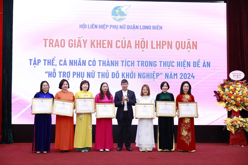 Hội LHPN quận Long Biên: Tổ chức nhiều hoạt động ý nghĩa chào mừng các ngày lễ lớn của Thủ đô và đất nước - ảnh 9