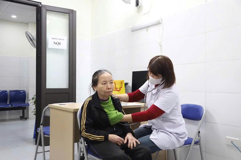 Quận Hoàn Kiếm: Khám bệnh cho 1.093 người khuyết tật; hộ cận nghèo - ảnh 2