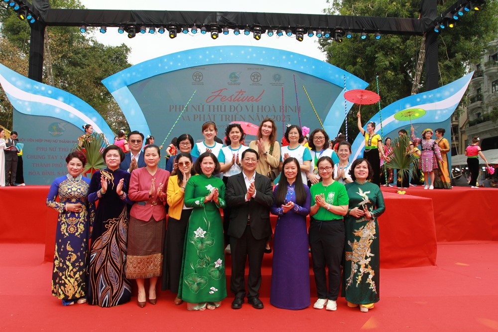 Những hình ảnh ấn tượng tại Festival “Phụ nữ Thủ đô vì hòa bình, phát triển” năm 2025 - ảnh 20
