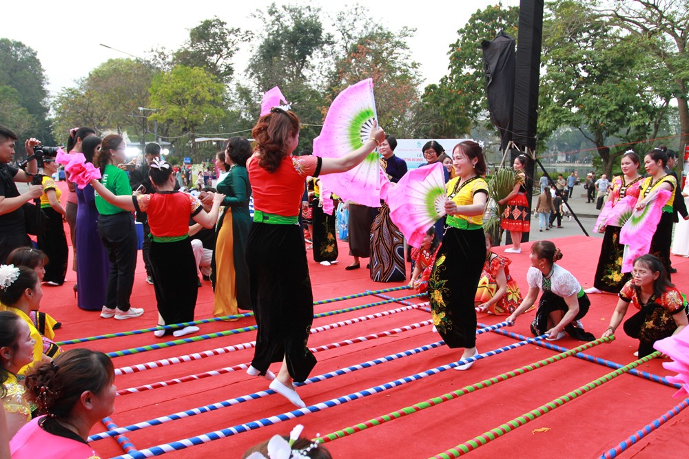 Những hình ảnh ấn tượng tại Festival “Phụ nữ Thủ đô vì hòa bình, phát triển” năm 2025 - ảnh 19