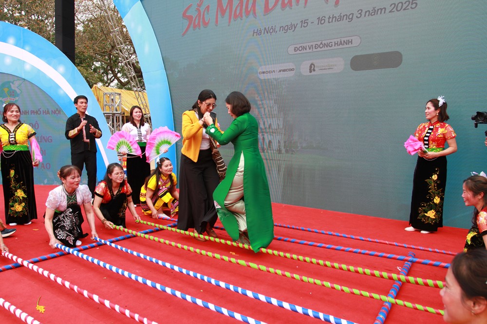 Những hình ảnh ấn tượng tại Festival “Phụ nữ Thủ đô vì hòa bình, phát triển” năm 2025 - ảnh 18