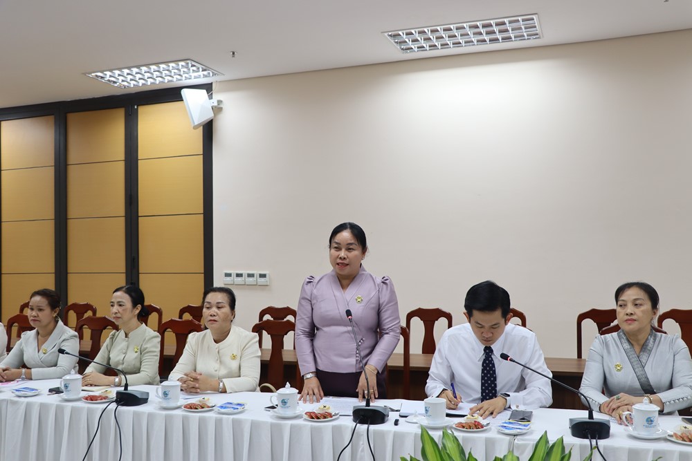 Hội LHPN Thủ đô Viêng Chăn (CHDCND Lào) đến thăm và làm việc tại Hà Nội - ảnh 1