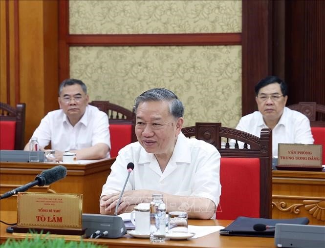 Tổng Bí thư: Lấy ý kiến nhân dân về nội dung sửa đổi, bổ sung Hiến pháp năm 2013 đảm bảo đúng tiến độ để trình Quốc hội - ảnh 1