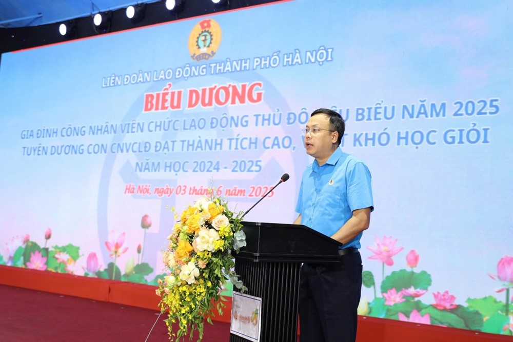 LĐLĐ TP Hà Nội: Biểu dương 100 gia đình công nhân viên chức lao động Thủ đô tiêu biểu năm 2025 - ảnh 1