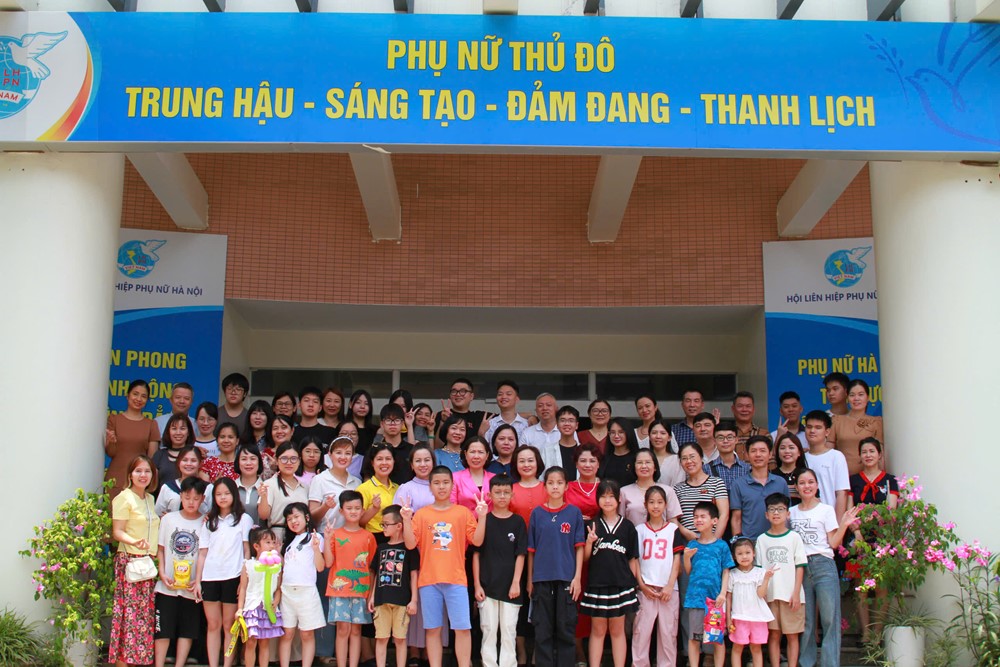Gặp mặt, biểu dương khen thưởng con cán bộ, công chức viên chức, người lao động có thành tích trong học tập - ảnh 6