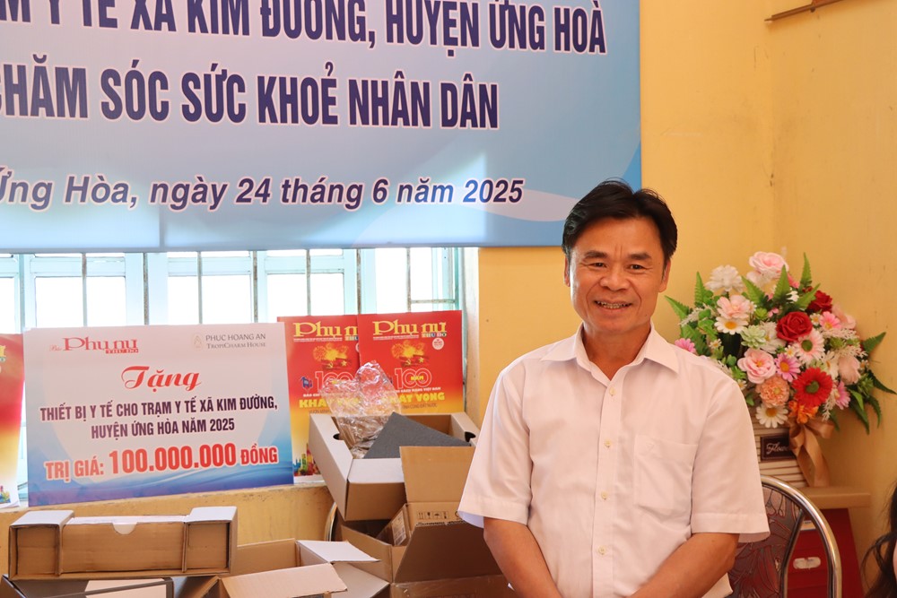 Báo Phụ nữ Thủ đô trao tặng thiết bị trị giá 100 triệu đồng cho Trạm y tế xã Kim Đường, huyện Ứng Hòa - ảnh 4