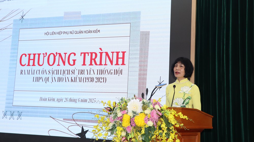 Hội LHPN quận Hoàn Kiếm: Ra mắt cuốn lịch sử truyền thống Hội LHPN quận Hoàn Kiếm (1930-2021) - ảnh 2