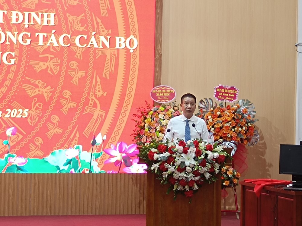 Chủ tịch Hội LHPN Hà Nội Lê Kim Anh trao quyết định thành lập 2 xã mới Tiến Thắng và Yên Lãng - ảnh 3