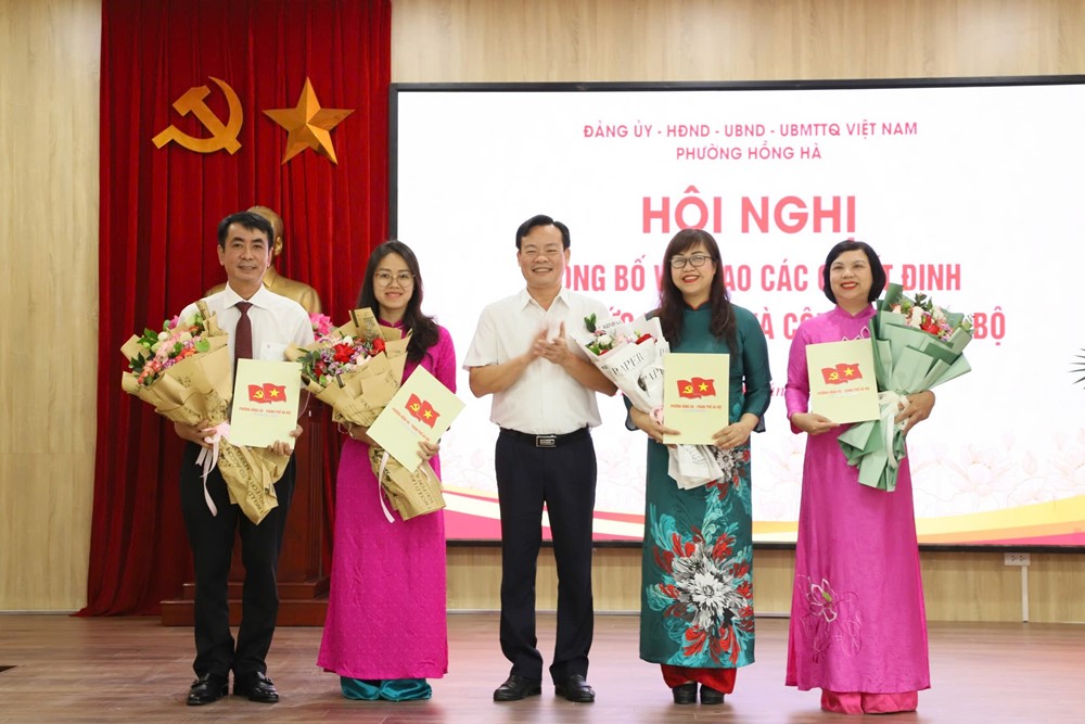 Phường Hồng Hà, TP Hà Nội: Công bố các quyết định về tổ chức bộ máy và công tác cán bộ - ảnh 1