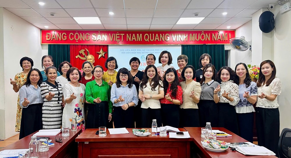 Hội LHPN phường Hoàn Kiếm: Công bố các quyết định về công tác tổ chức và cán bộ Hội - ảnh 3