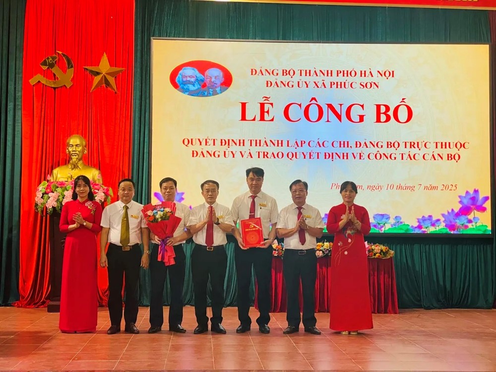 Đảng uỷ xã Phúc Sơn: Công bố các quyết định thành lập tổ chức Đảng - ảnh 1